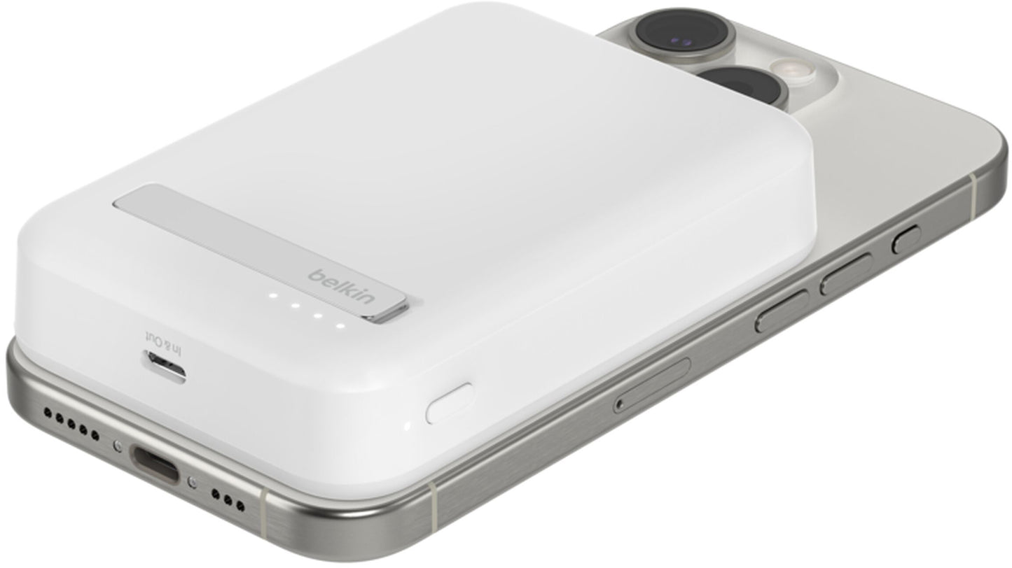 Belkin BoostCharge Pro vezeték nélküli külső akkumulátor állvánnyal, 10000mAh, 15W, FQI, 1 x QI - 1 x USB-C, Fehér BPD008btWH