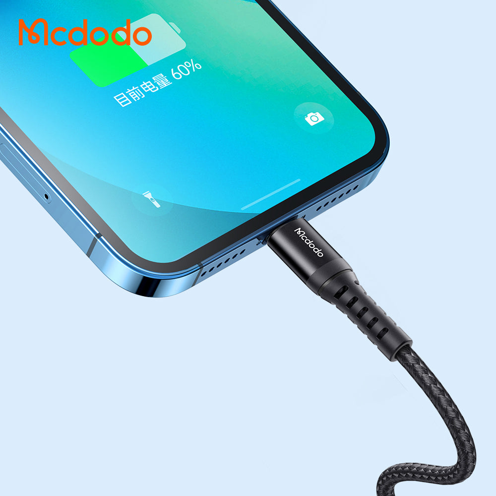 USB-A - Lightning McDodo CA-2261 adat- és töltőkábel, 18W, 1m, Fekete