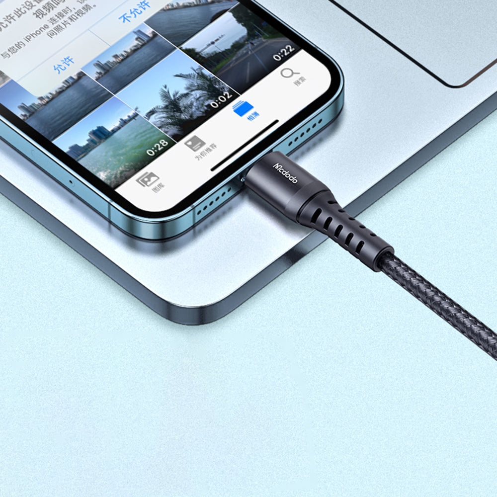 USB-A - Lightning McDodo CA-2261 adat- és töltőkábel, 18W, 1m, Fekete