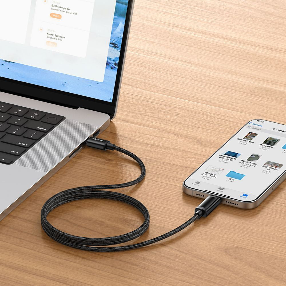 USB-C - USB-C McDodo CA-8000 Display adat- és töltőkábel, 100W, 1.2m, Fekete