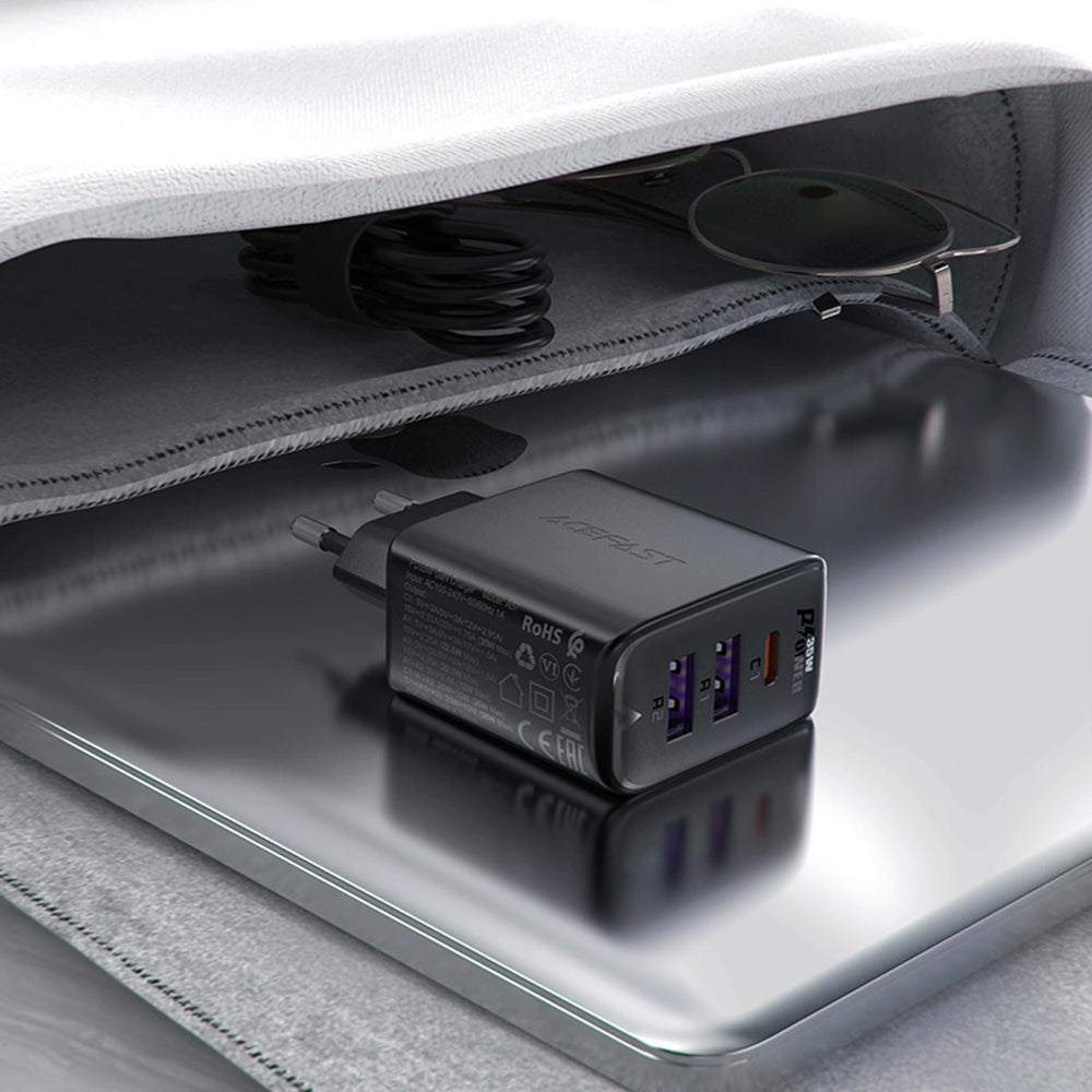 Acefast A57 hálózati töltő, 35W, 3A, 2 x USB-A - 1 x USB-C, Fekete
