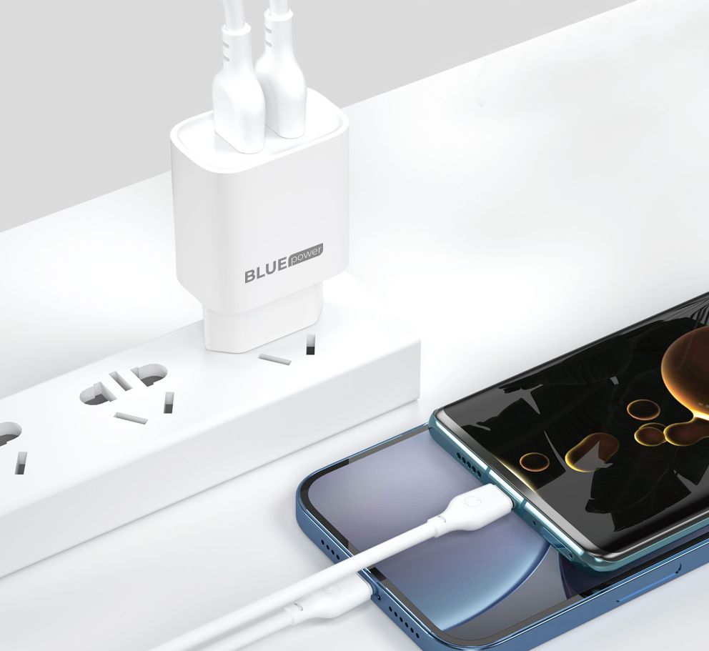 Blue Power BPCE02M hálózati töltő microUSB kábellel BPCE02M, 10,5W, 2,1A, 2 x USB-A, fehér