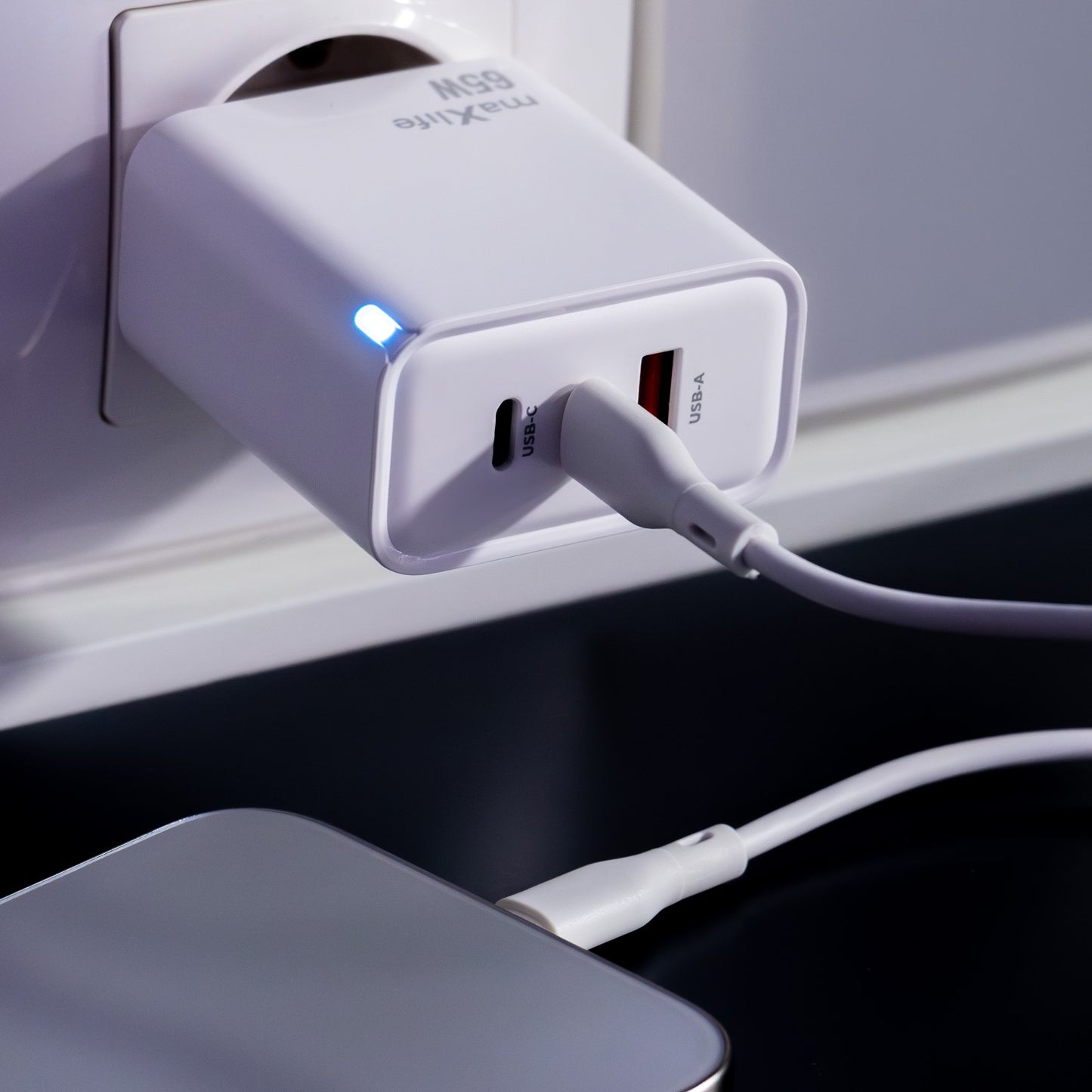 MaXlife MXTC-09-65ACC hálózati töltő, 65W, 3.25A, 1 x USB-A - 2 x USB-C, Fehér