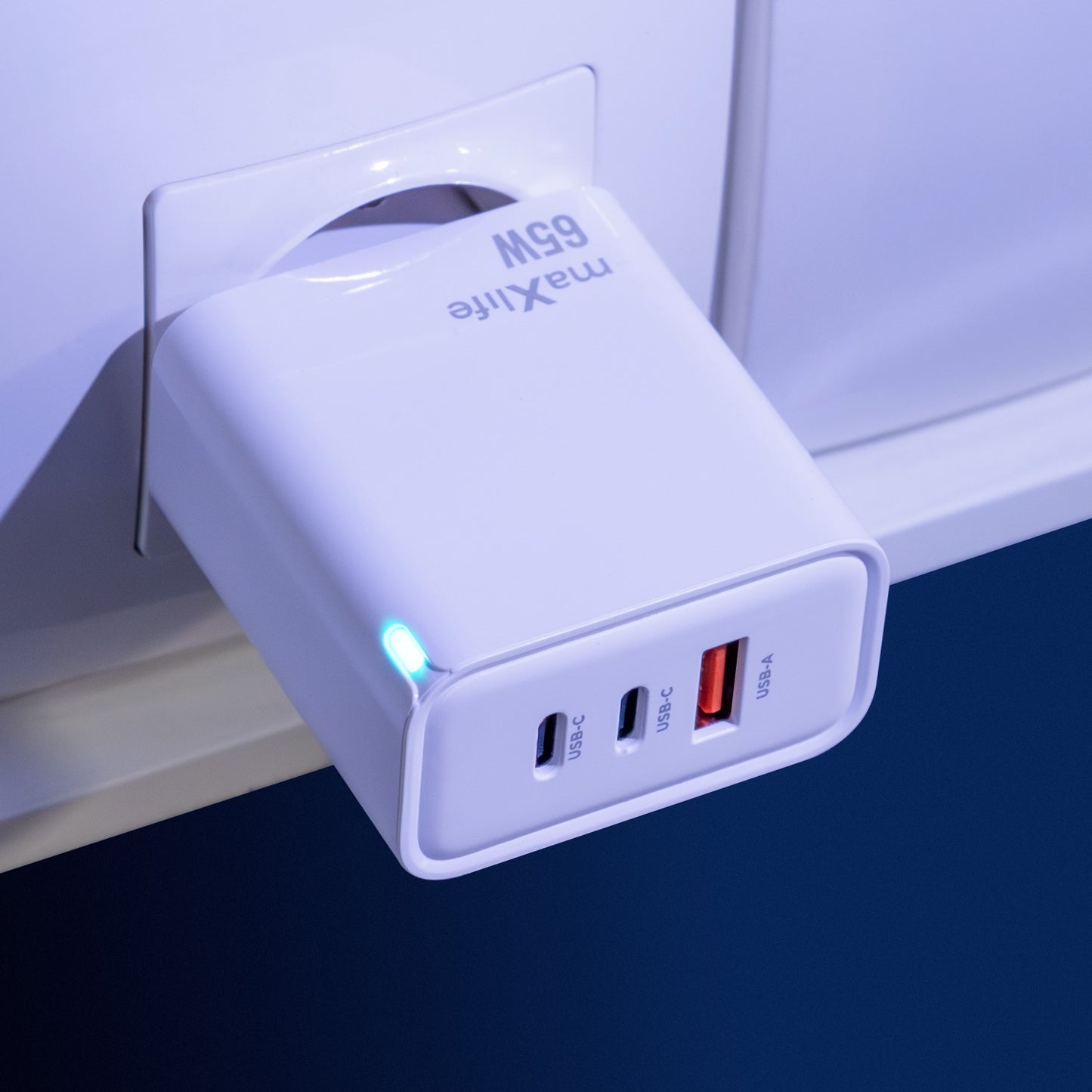 MaXlife MXTC-09-65ACC hálózati töltő, 65W, 3.25A, 1 x USB-A - 2 x USB-C, Fehér