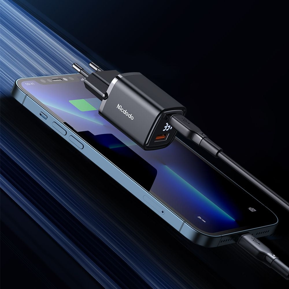 McDodo CH-1701 Graphite Display hálózati töltő, 33W, 3A, 1 x USB-A - 1 x USB-C, Fekete