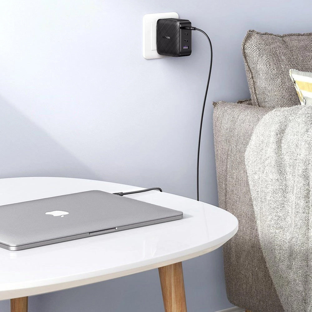 Hálózati töltő UGREEN CD104, 65W, 3A, 1 x USB-A - 3 x USB-C, Fekete