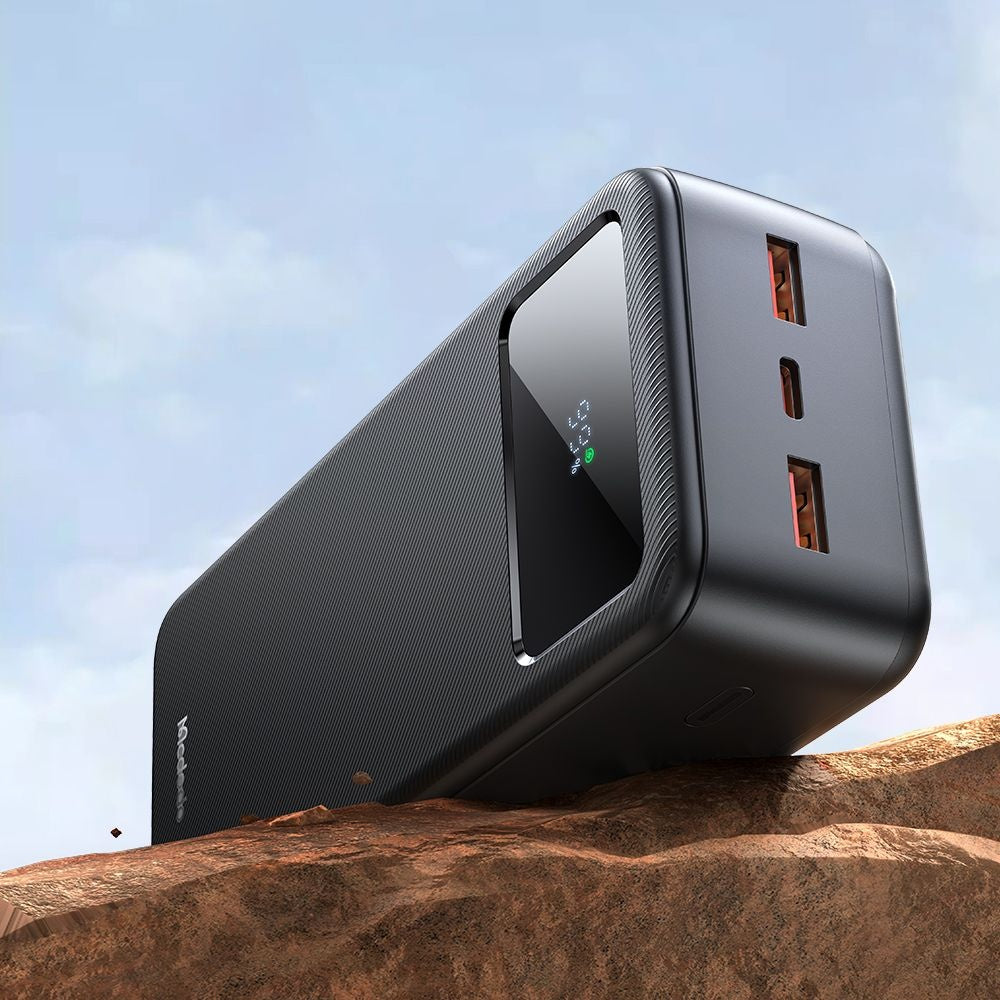 Külső akkumulátor McDodo MC-4240, 30000mAh, 22.5W, QC + PD, 2 x USB-A - 1 x USB-C, Fekete