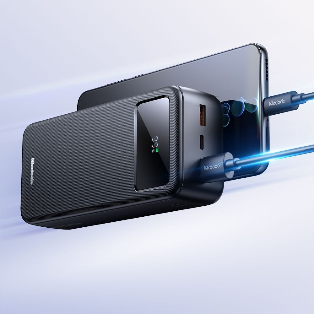 Külső akkumulátor McDodo MC-4240, 30000mAh, 22.5W, QC + PD, 2 x USB-A - 1 x USB-C, Fekete