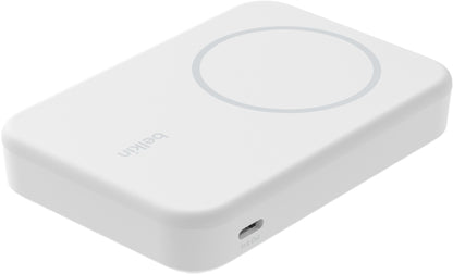Belkin BoostCharge Pro vezeték nélküli külső akkumulátor állvánnyal, 8000mAh, 15W, FQI, 1 x QI - 1 x USB-C, Fehér BPD007btWH