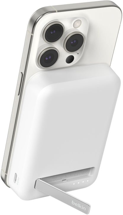 Belkin BoostCharge Pro vezeték nélküli külső akkumulátor állvánnyal, 10000mAh, 15W, FQI, 1 x QI - 1 x USB-C, Fehér BPD008btWH