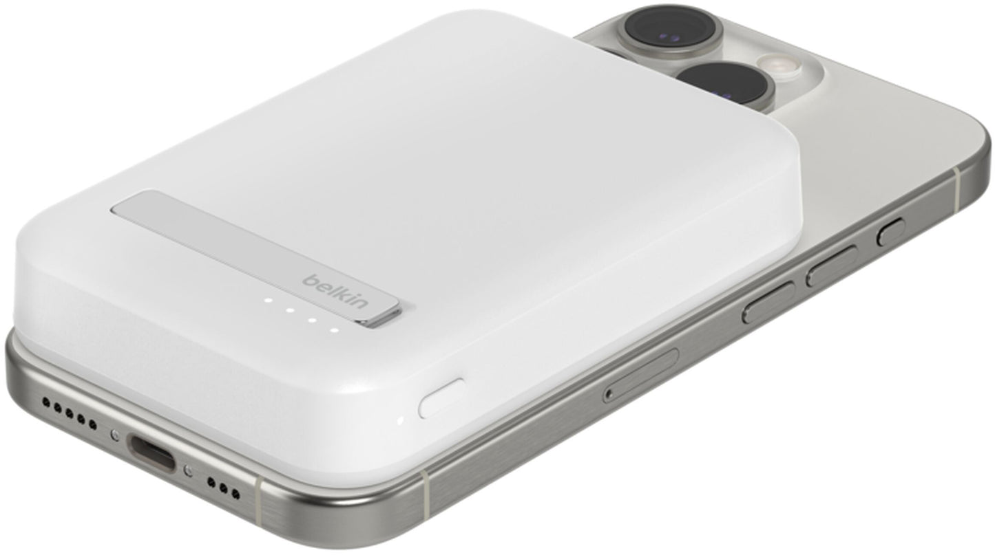 Belkin BoostCharge Pro vezeték nélküli külső akkumulátor állvánnyal, 8000mAh, 15W, FQI, 1 x QI - 1 x USB-C, Fehér BPD007btWH