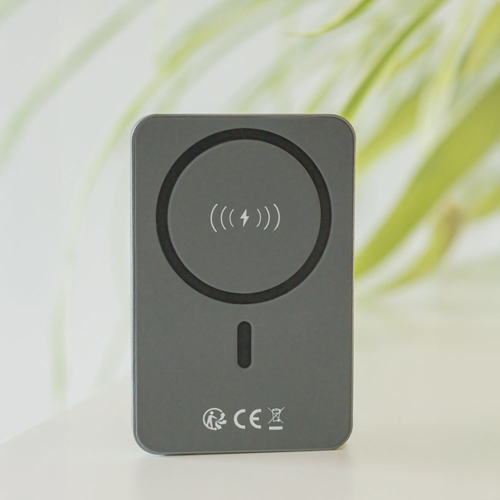 Forever MATB-200 vezeték nélküli külső akkumulátor, 5000mAh, 20W, PD + FQI, 1 x QI - 1 x USB-C, Fekete