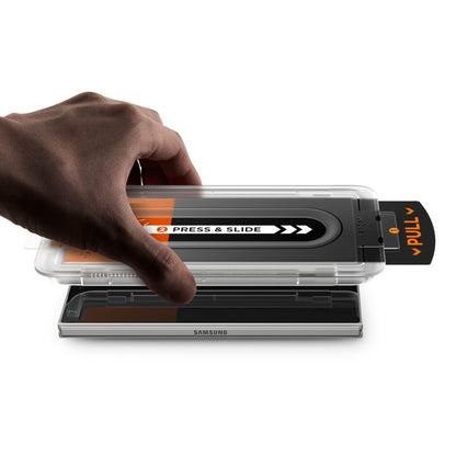 Külső képernyővédő fólia Spigen GlastR EZ FIT Pro HD Samsung Galaxy Z Fold7 F966-hoz, Edzett üveg, Teljes ragasztás, 2 darabos készlet AGL09579