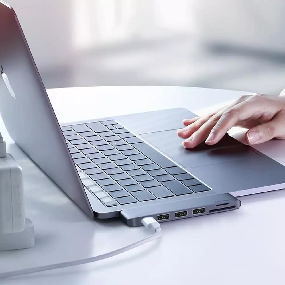 UGREEN CM251 USB-C hub Apple MacBook Pro / Air készülékhez, 3 x USB-A 3.0 - 1 x USB-C - 1 x SD - 1 x microSD, Szürke