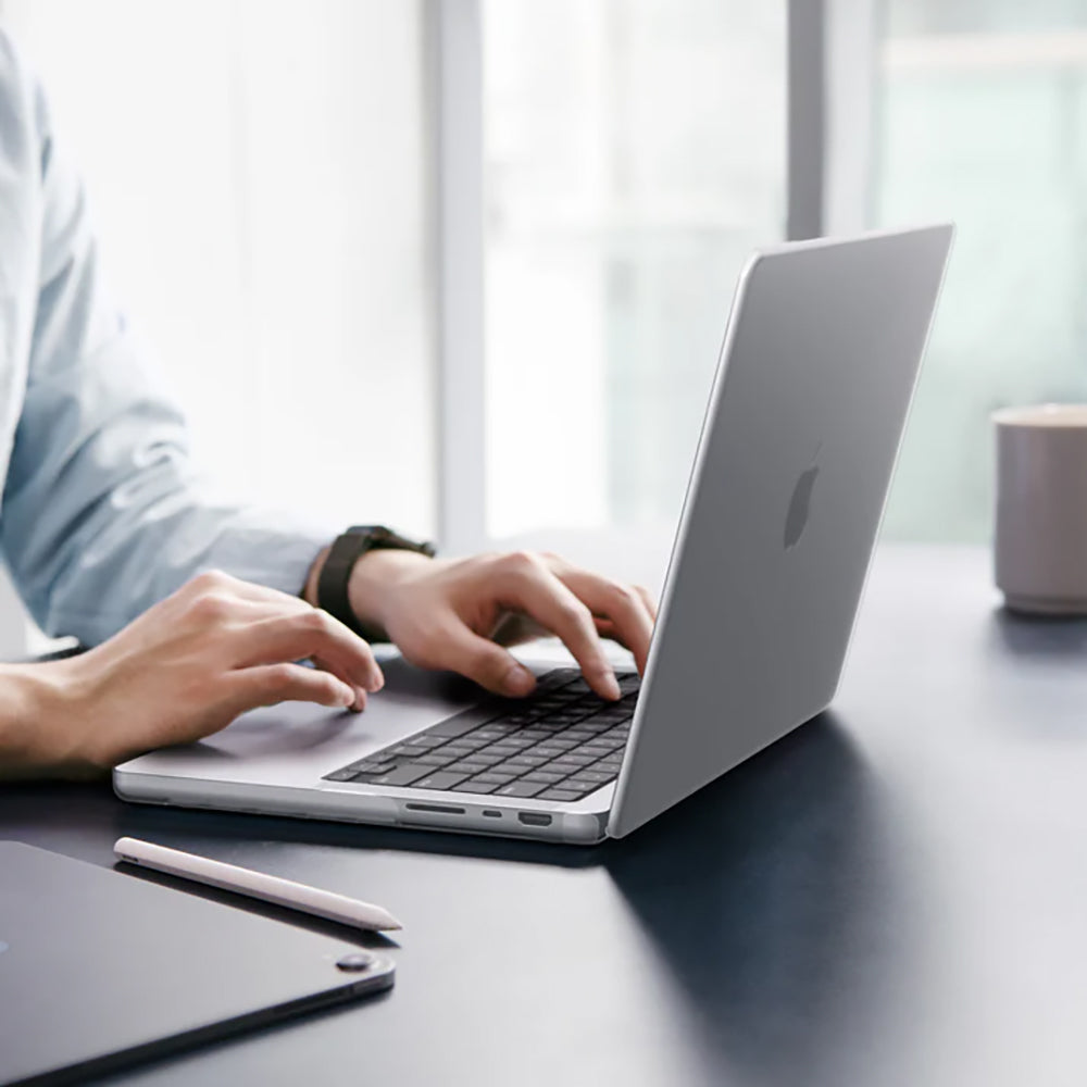 Spigen Airskin tok Apple MacBook Pro 16 hüvelykes (2026) / (2024) / (2023) / (2021), Matt átlátszó ACS11526