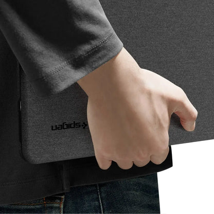 Spigen Urban Fit tok Apple MacBook Neo 13 hüvelykeshez, fekete ACS11541