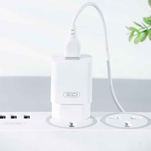 XO Design L99 mikroUSB kábellel ellátott hálózati töltő, 12W, 2.4A, 1 x USB-A, Fehér