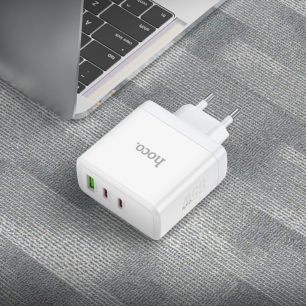 HOCO N30 hálózati töltő, 65W, 3.25A, 1 x USB-A - 2 x USB-C, fehér