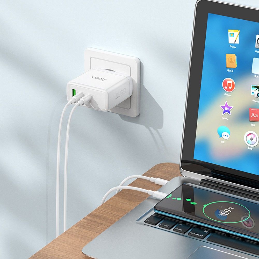 HOCO N30 hálózati töltő, 65W, 3.25A, 1 x USB-A - 2 x USB-C, fehér