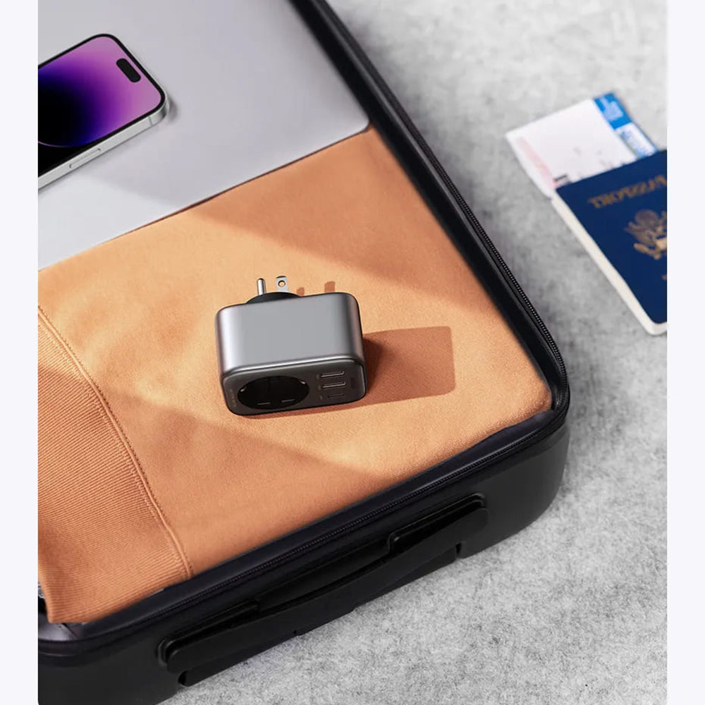 UGREEN 15289 US Network Charger, 30W, 3A, 2 x USB-A - 1 x USB-C - 1 x Schuko, Black