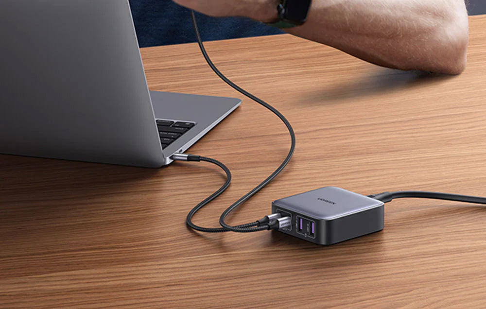 UGREEN CD327 Nexode töltőállomás, 65W, 3.25A, 2 x USB-A - 2 x USB-C, Fekete