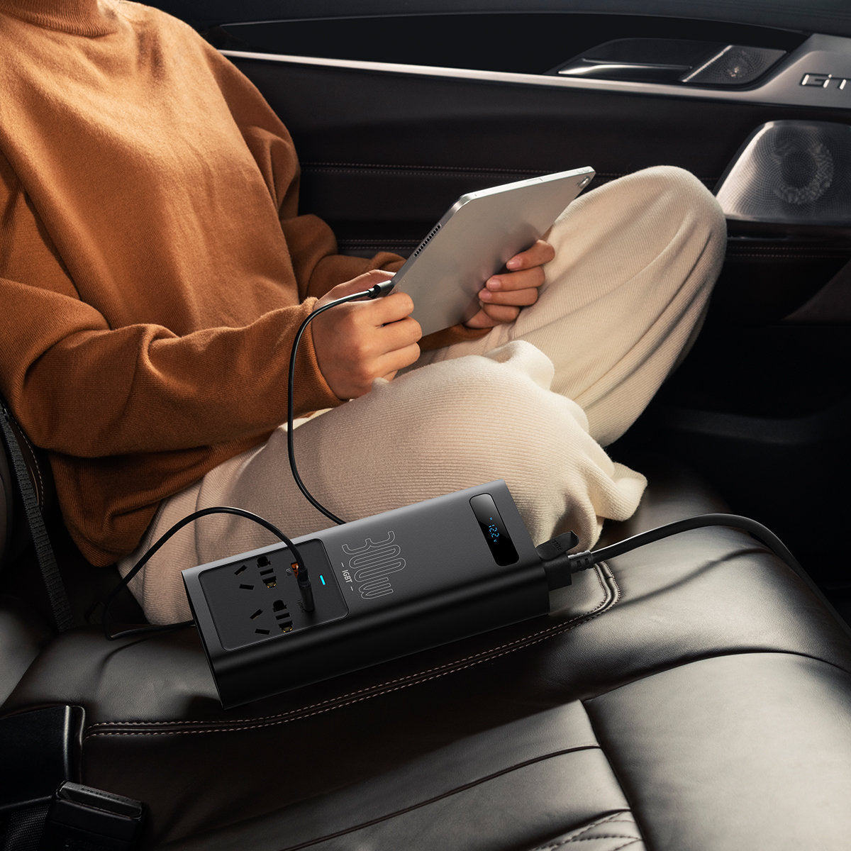 Baseus Elektromos Autó Inverter, 300W CGNB010101